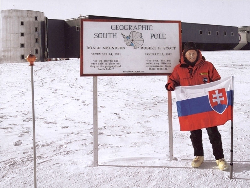 Obr.: Exprezident Rudolf Schuster na južnom póle vo veku 75 rokov, rok 2009